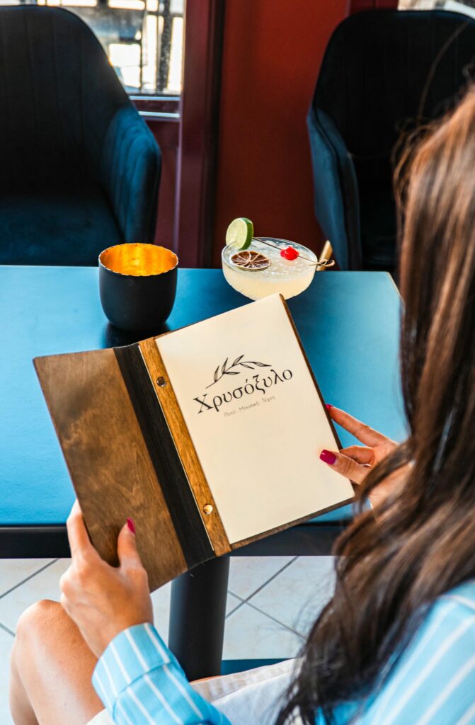 μπαρ στην Εύβοια, Χρυσόξυλο