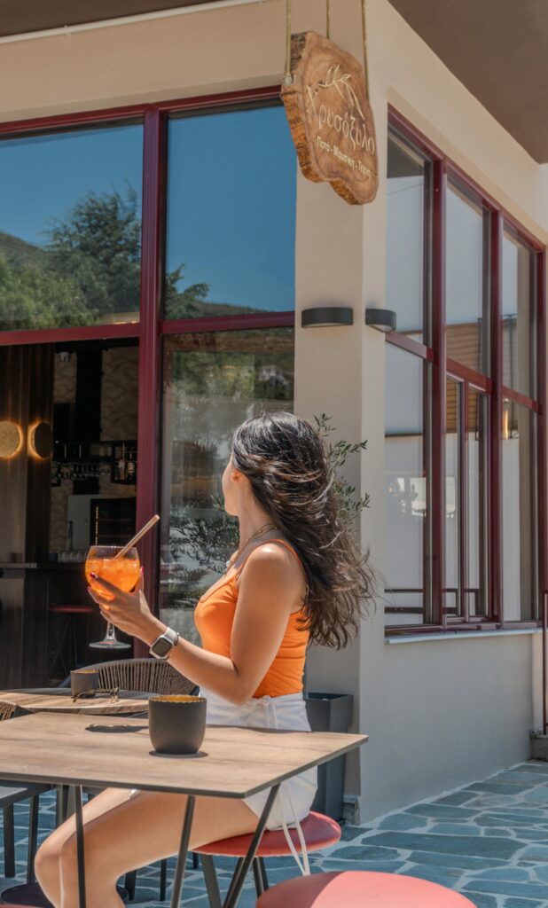 Χρυσόξυλο, ατμοσφαιρικό μπαρ στην Εύβοια